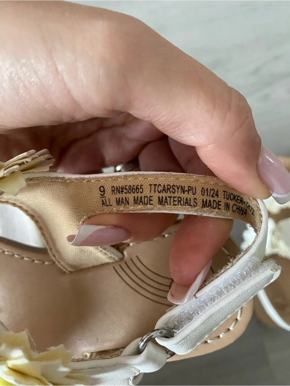 Tucker + Tate White Daisy Strap Sandals with Yellow Centers